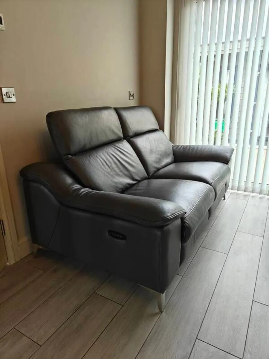 Leather reclining Suite , 2 seater and two 1 seaters - Image 3