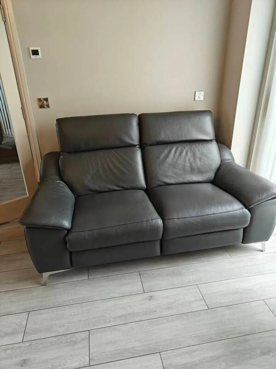 Leather reclining Suite , 2 seater and two 1 seaters - Image 4