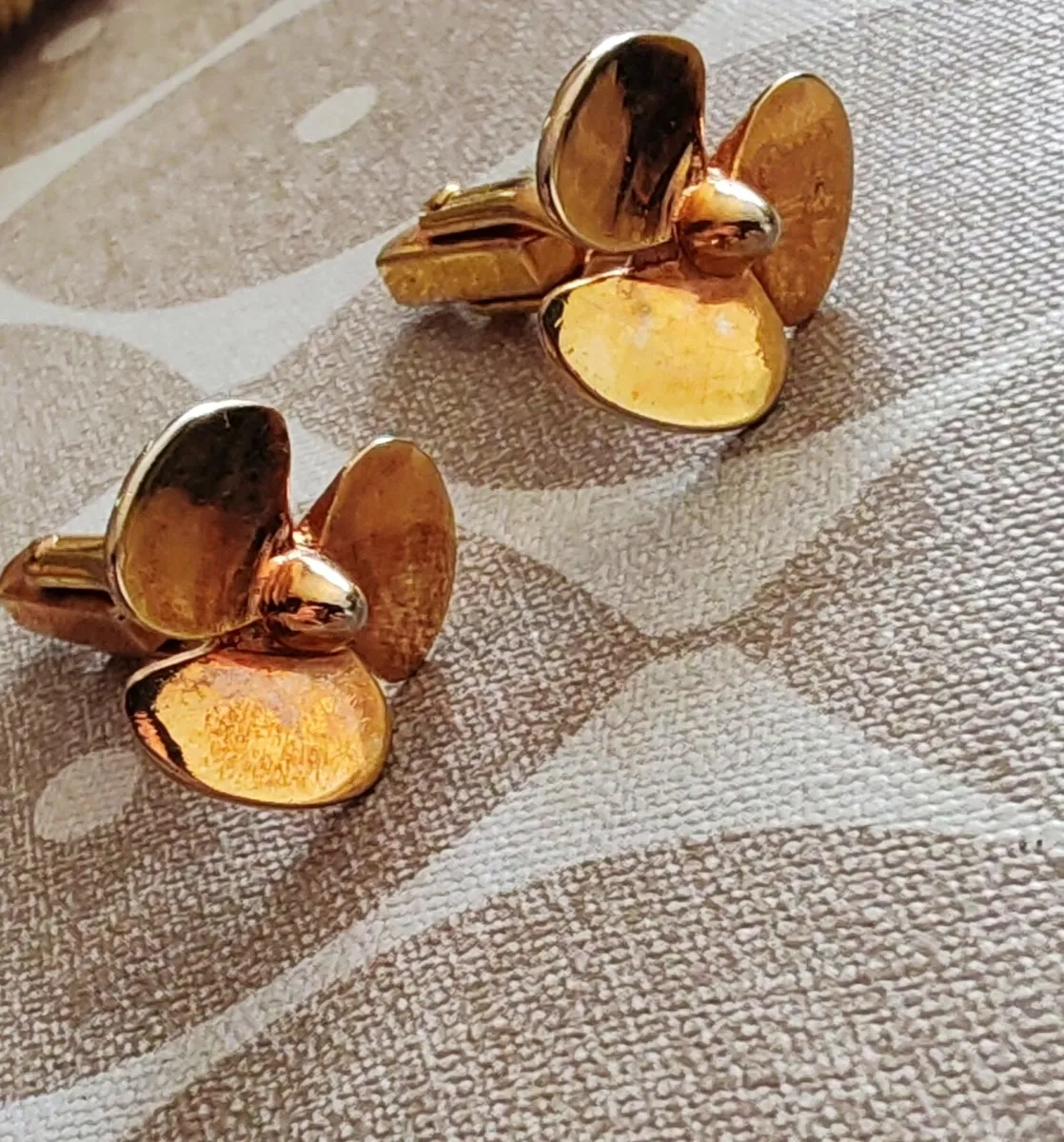 Retro goldtone propeller cufflinks - Image 1