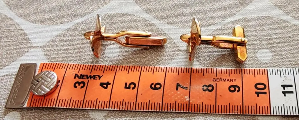 Retro goldtone propeller cufflinks - Image 2