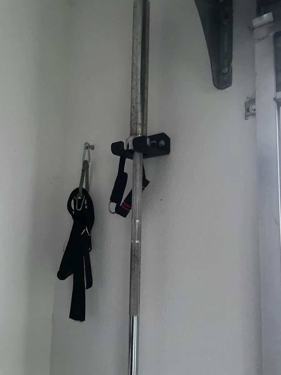 Olympic Bar and 100kg of plates - Image 1