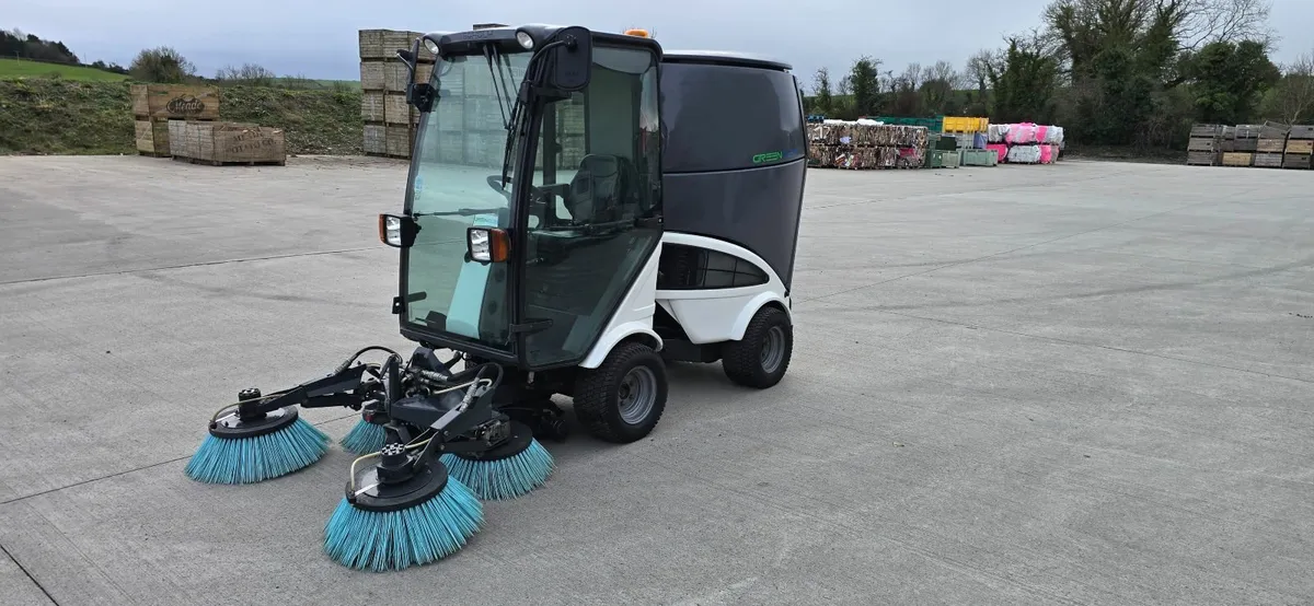 🚜 Egholm 2200 Diesel Road Sweeper - Image 3
