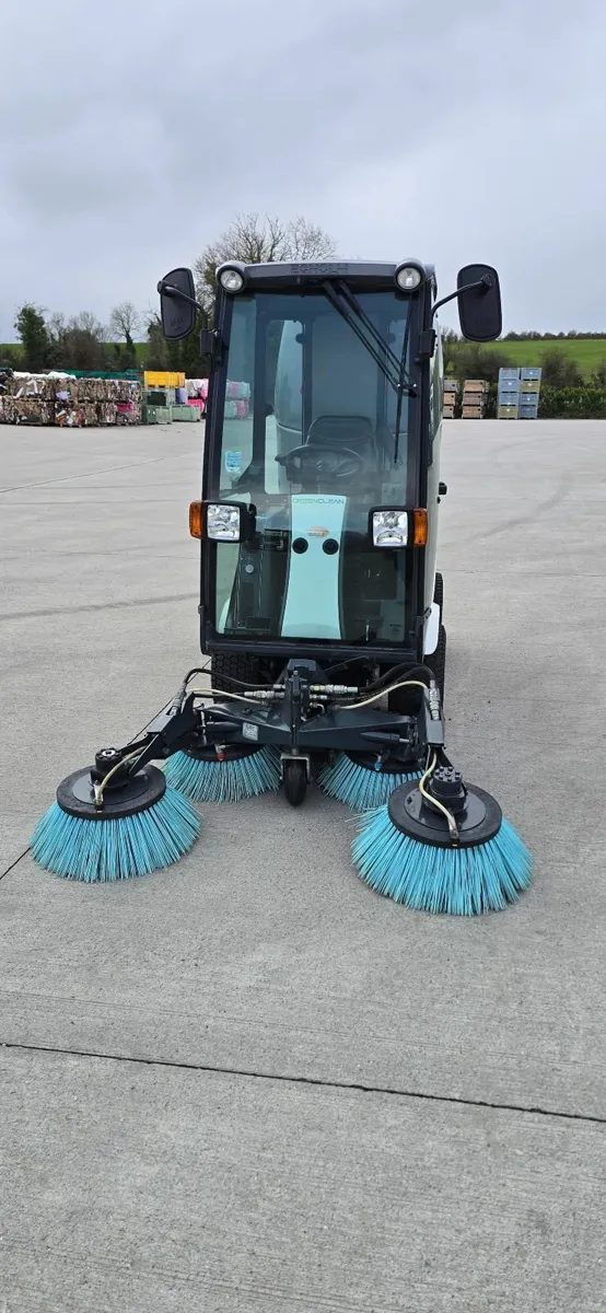 🚜 Egholm 2200 Diesel Road Sweeper - Image 4