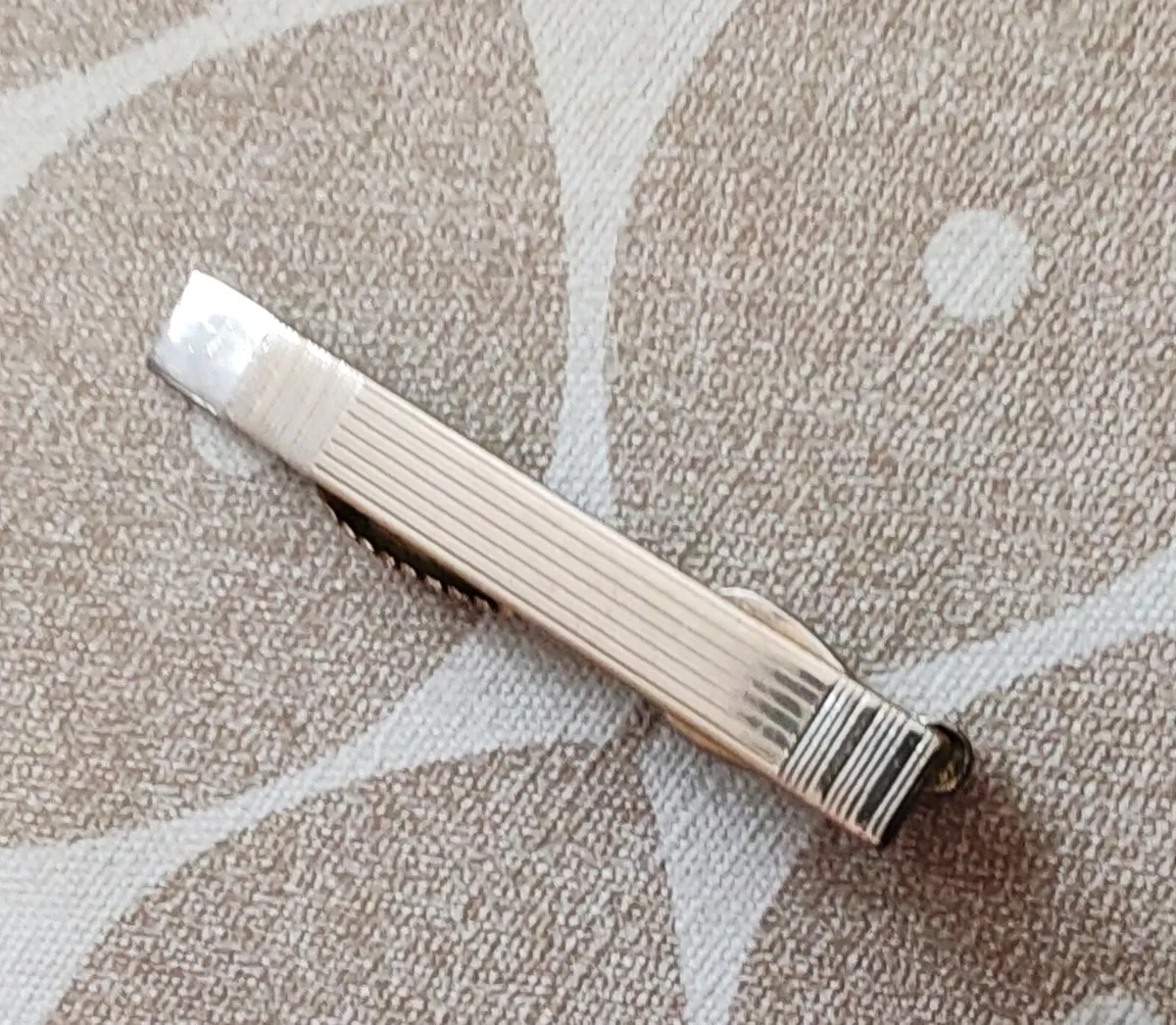 Retro silvertone tie clip - Image 1