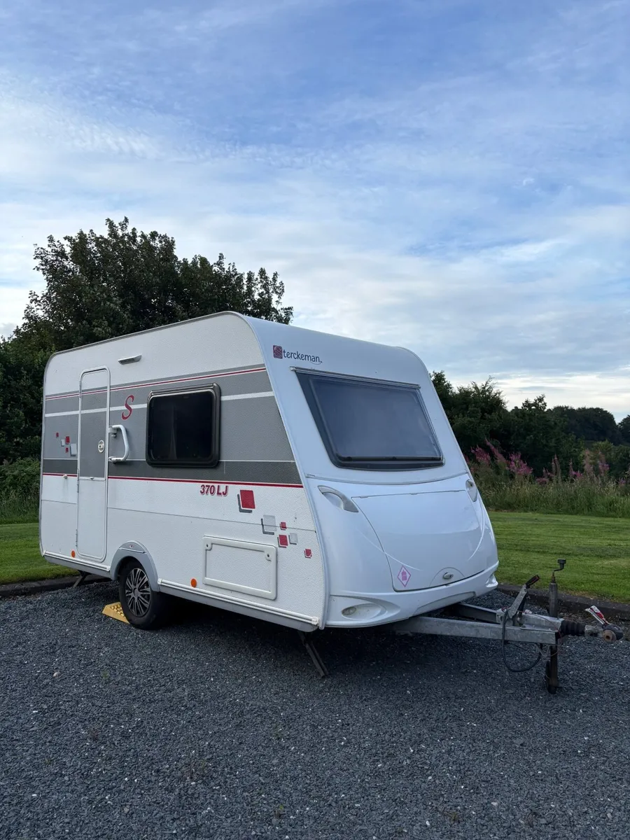 2 Berth Caravan For Sale - Image 1