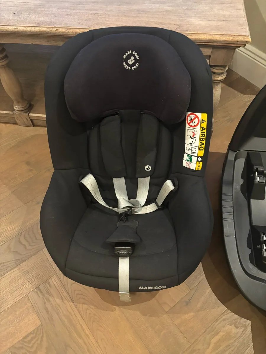 Maxi Cosi Isofix plus car seat - Image 1