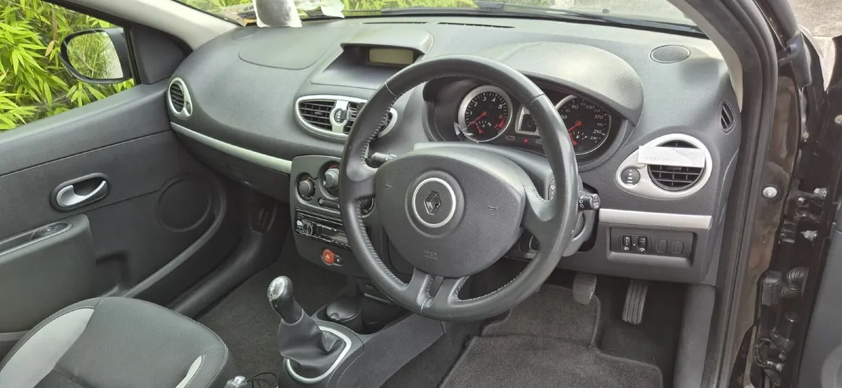 Renault Clio 2011 - Image 4