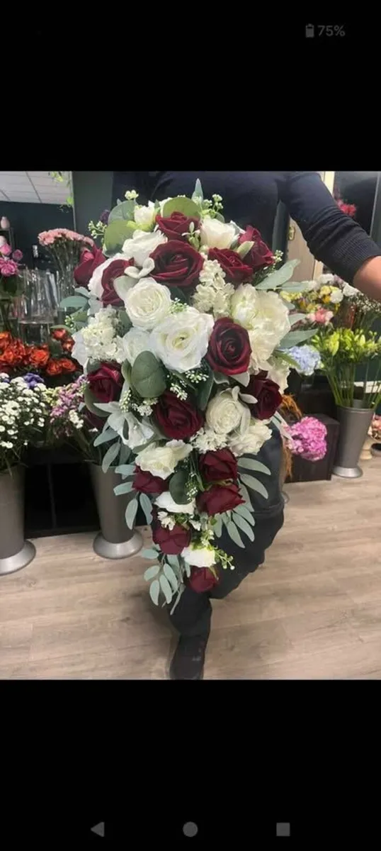 Bridal and Bridesmaid Bouquets, Veil and Hairband - Image 1