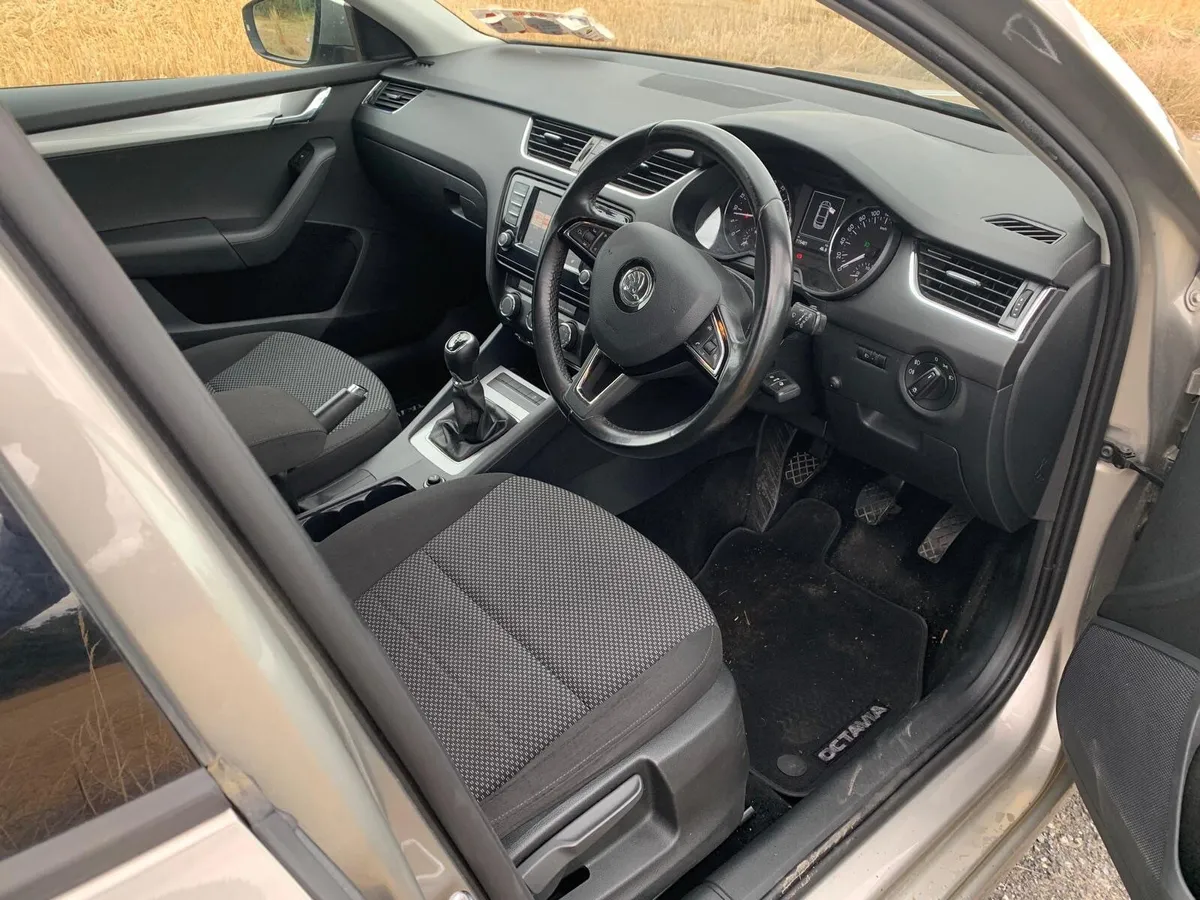 Skoda Octavia 2015 (152) - Image 4