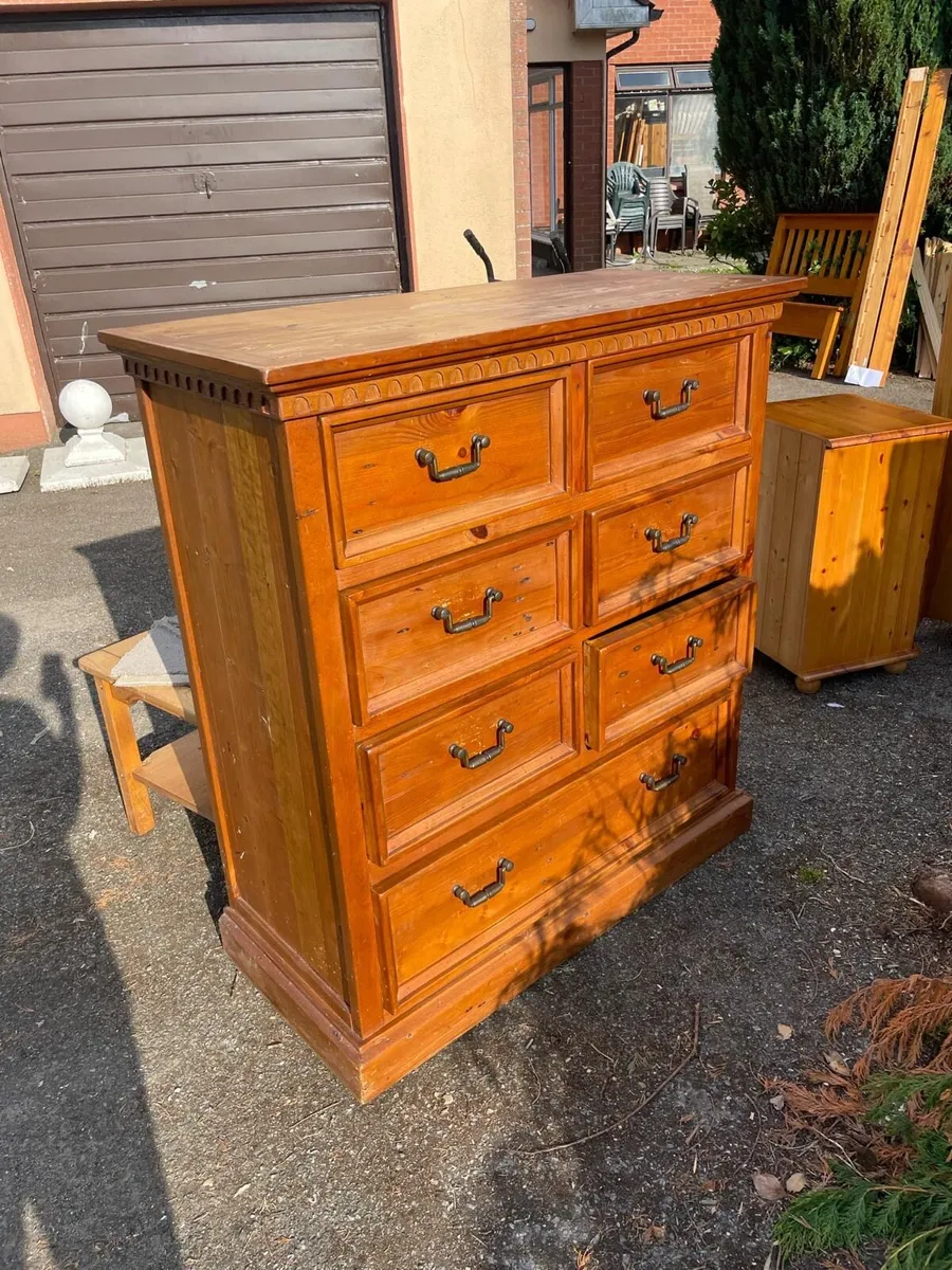 Large heavy chest of drawer - Image 1