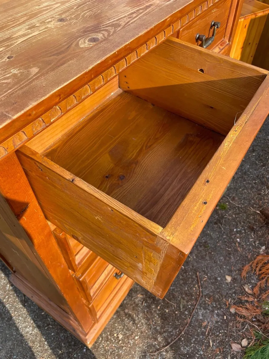 Large heavy chest of drawer - Image 4