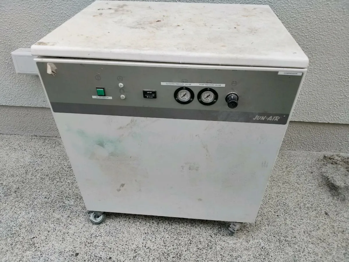Air compressor - Image 1