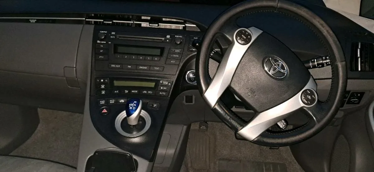Toyota prius - Image 4