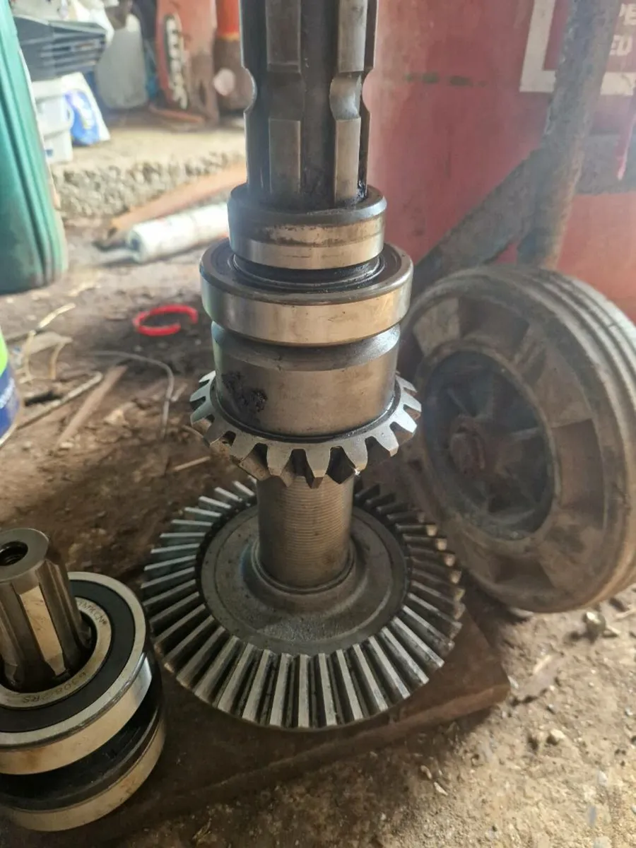 Kuhn fc 300/302 main gear box rebuilt - Image 1