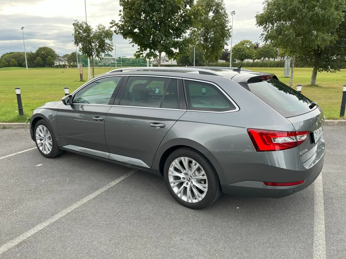 2022 Superb C STY 2.0tdi 150HP DSG 5DR AUT Grey - Image 3