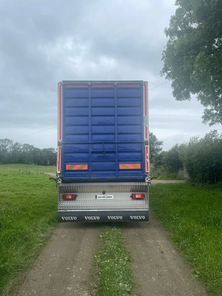 💥Volvo cattle lorry for sale 💥 - Image 3