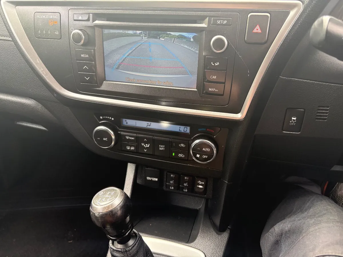 Toyota Auris 2015 - Image 3