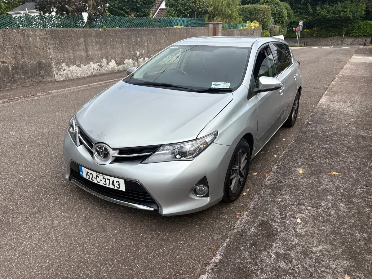 Toyota Auris 2015 - Image 2