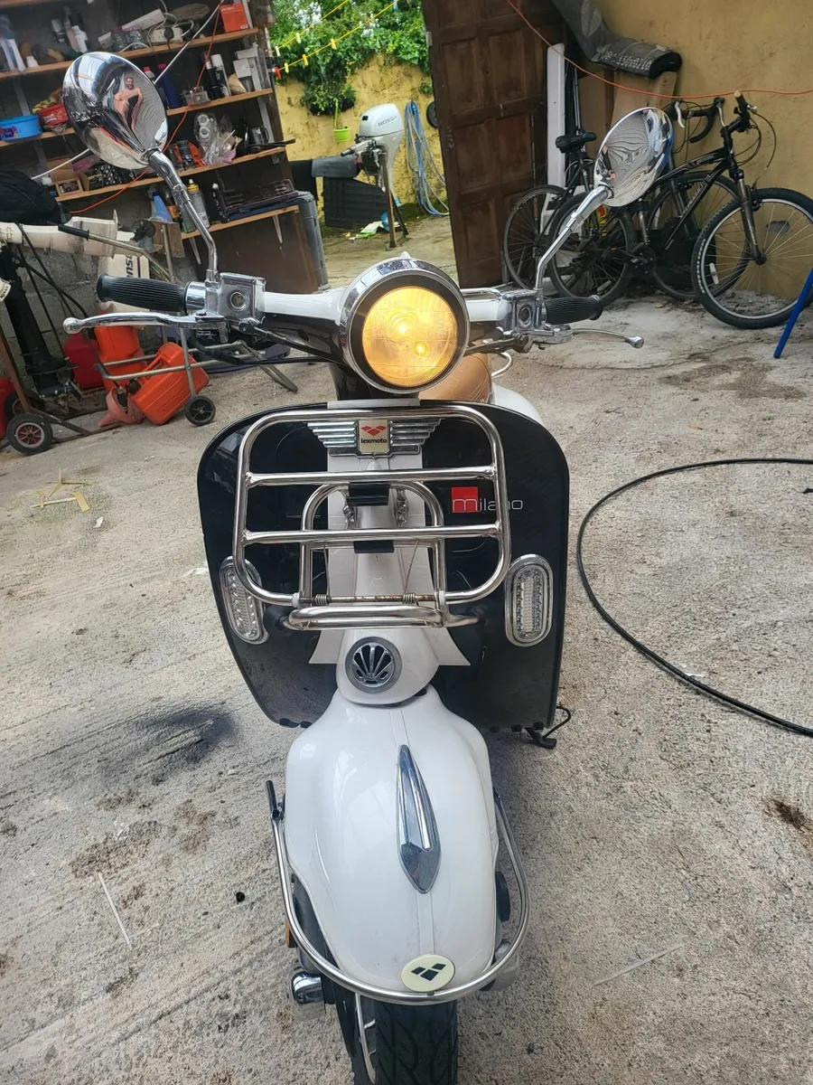 182 lexmoto milano retro scooter 125cc 4 stroke - Image 1