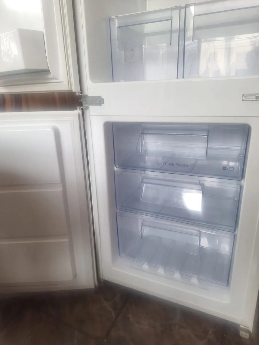 Zanussi fridge freezer - Image 2