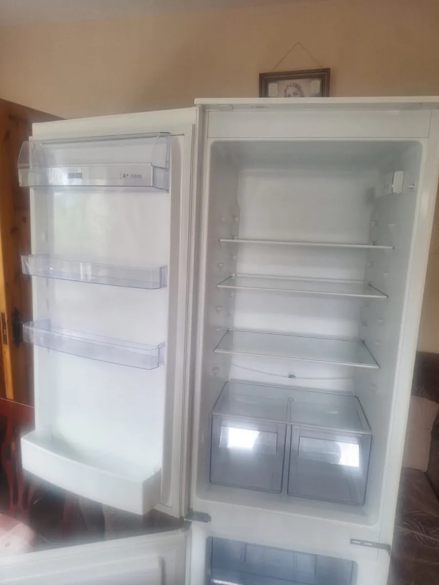 Zanussi fridge freezer - Image 3