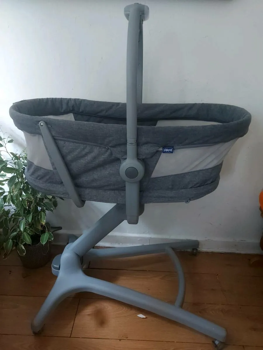 Chicco hug 4 in 1 crib highchair - Image 4