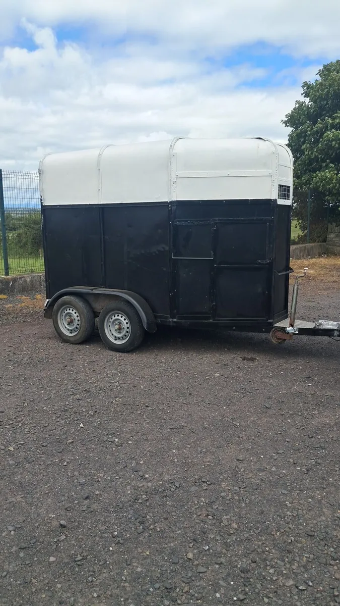 Horse box - Image 1