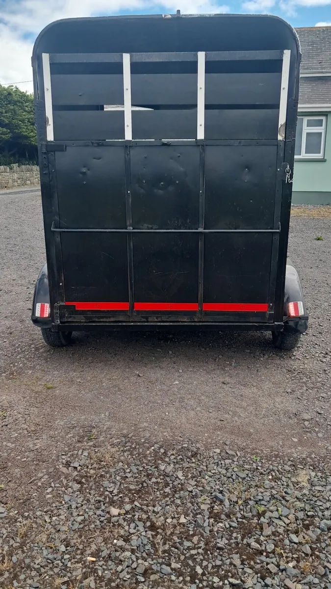 Horse box - Image 2