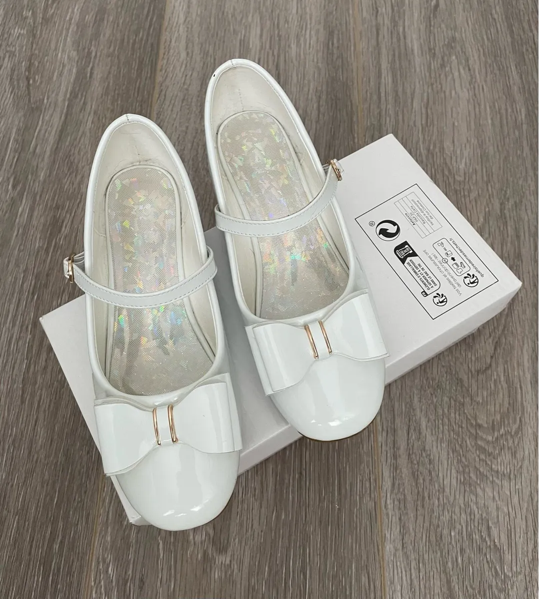 Girls White Dressy Shoes: Size 2 - Image 3