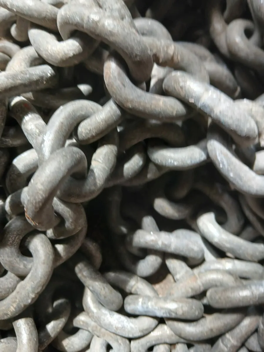 Chains and binders - Image 2