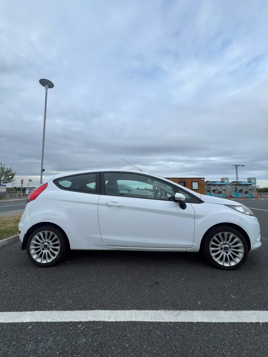 Ford Fiesta 2012 - Image 2
