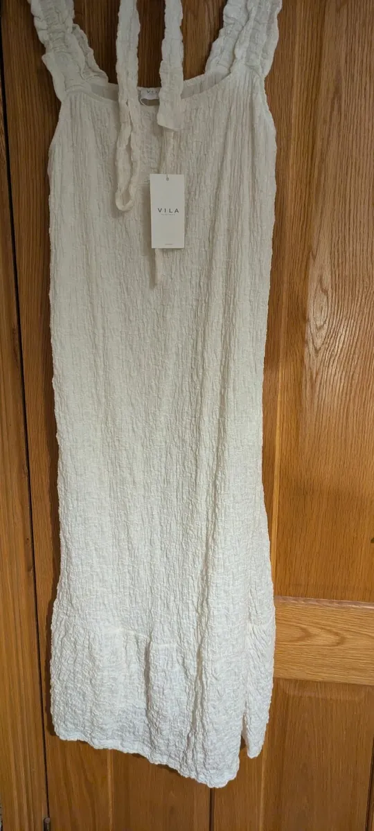 White Dress (Vila)