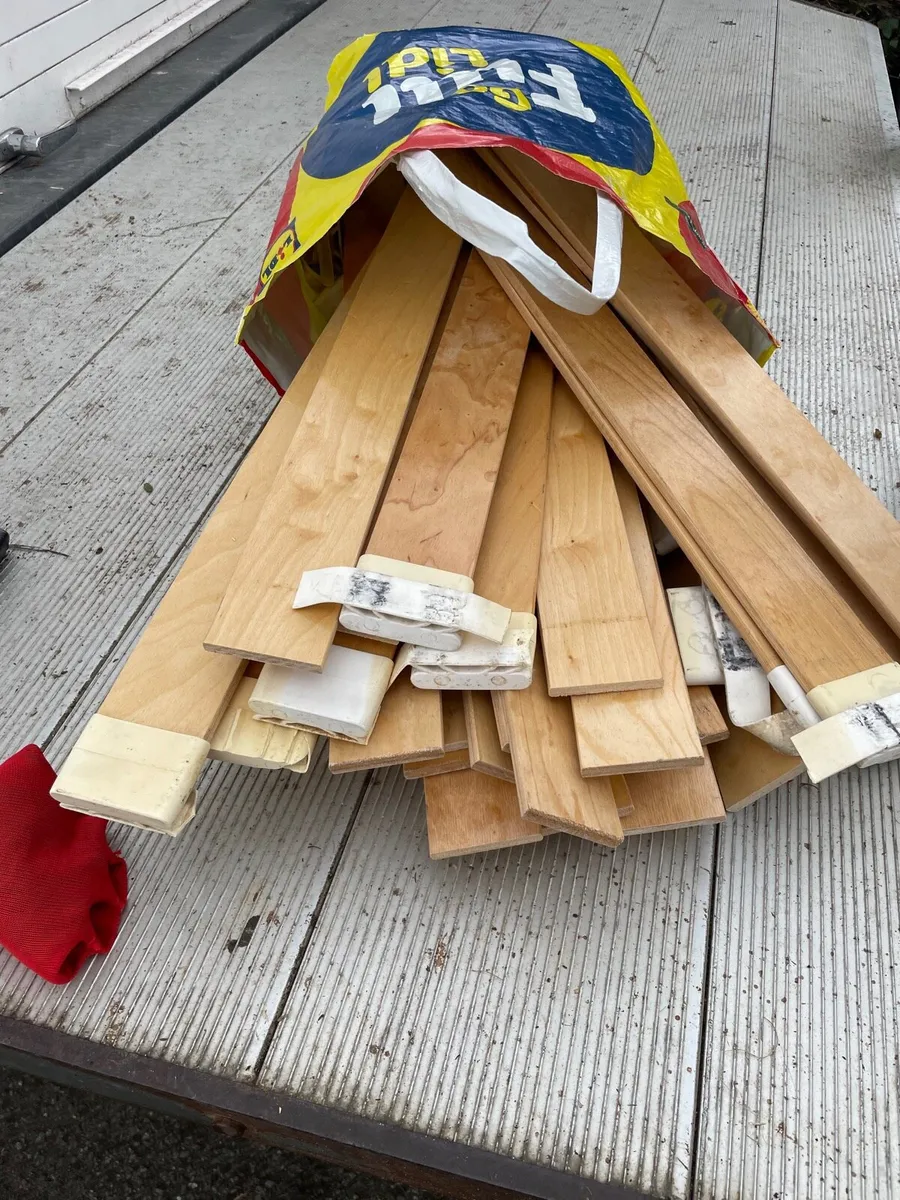 White metal Ikea bed frame €80 - Image 4