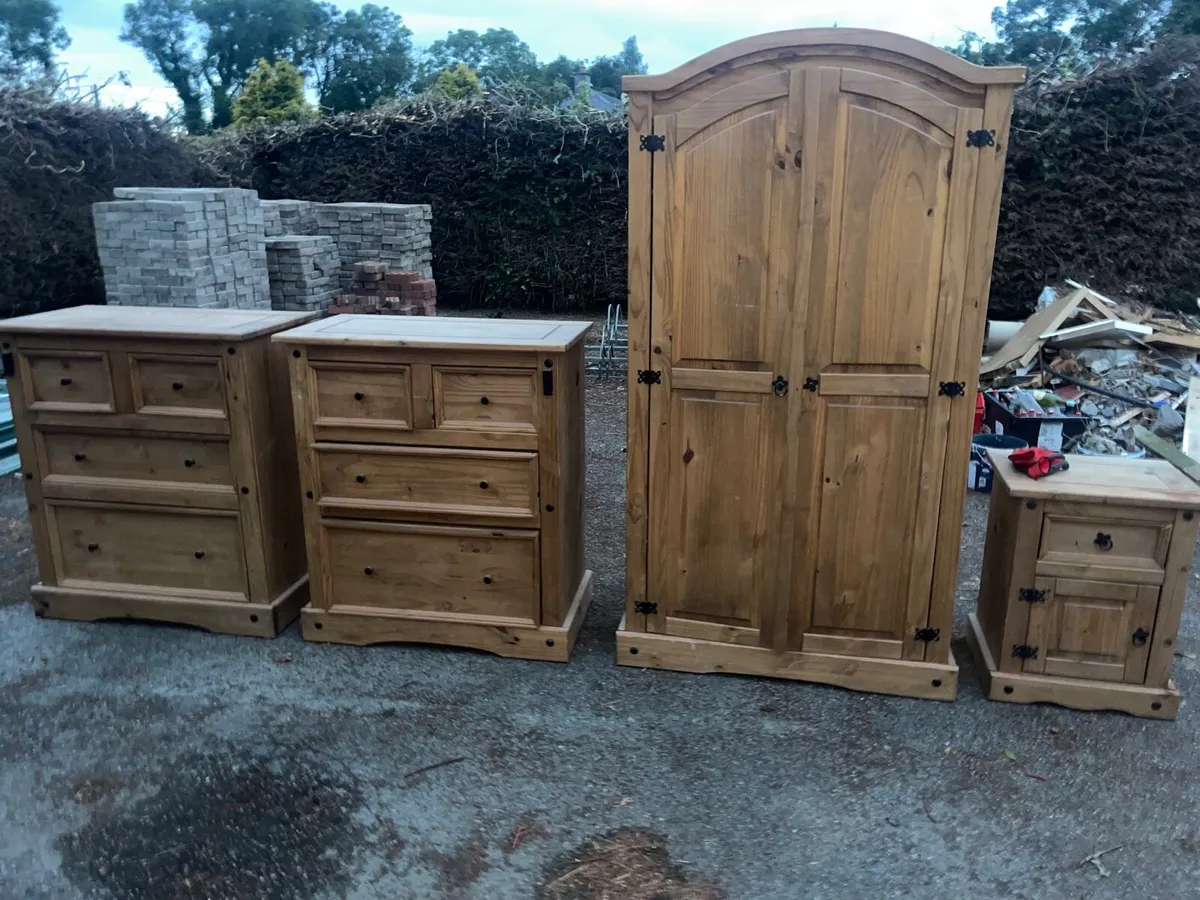Mexican pine bedroom furniture set - Image 2