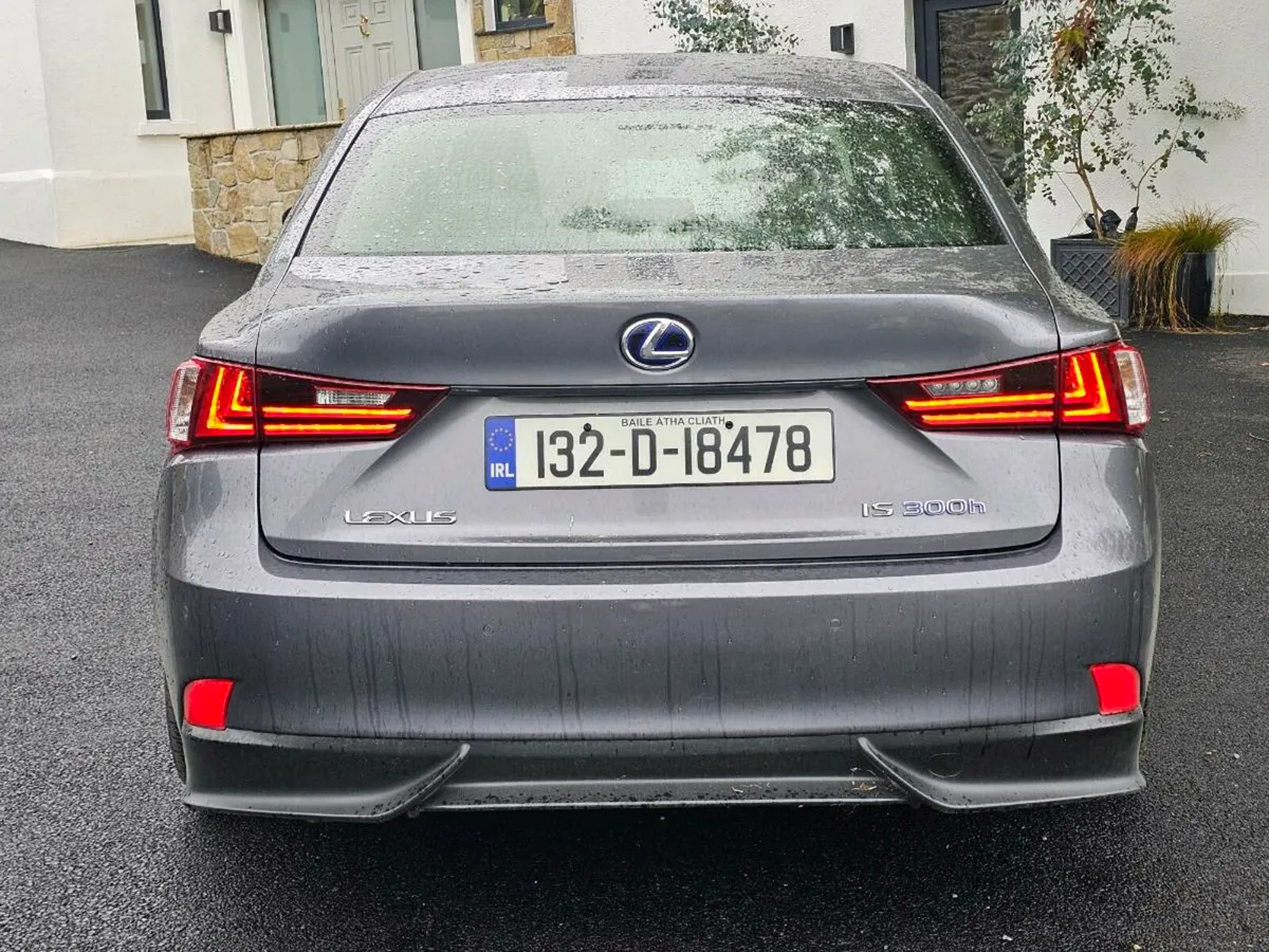 Lexus is300h - Image 2