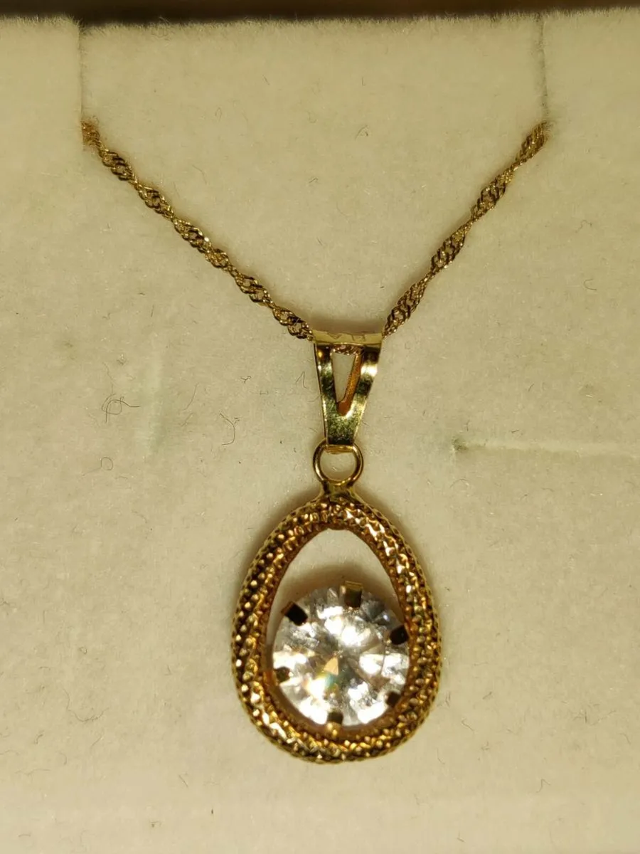 CRYSTAL DROP, 18CT Gold 18"Twirly Twist Necklace ! - Image 1