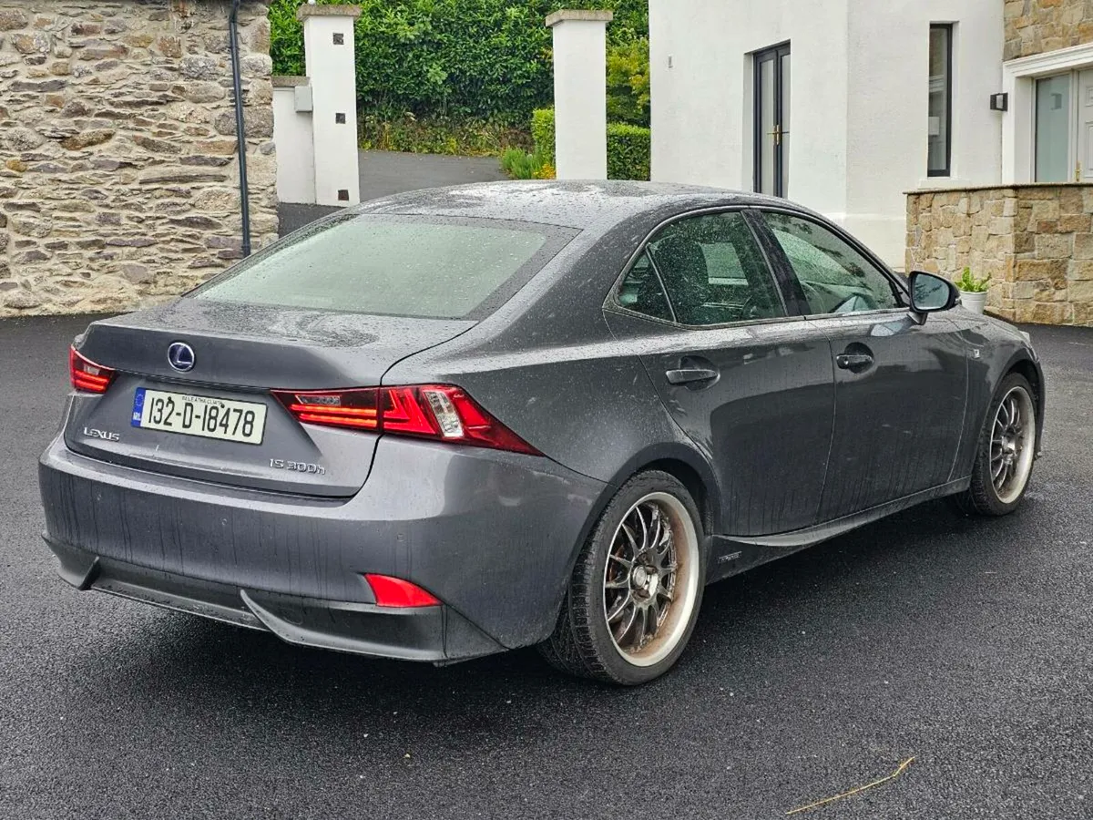 Lexus is300h - Image 4
