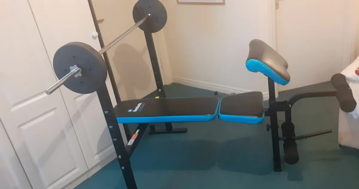 Bench press and weights - Image 1