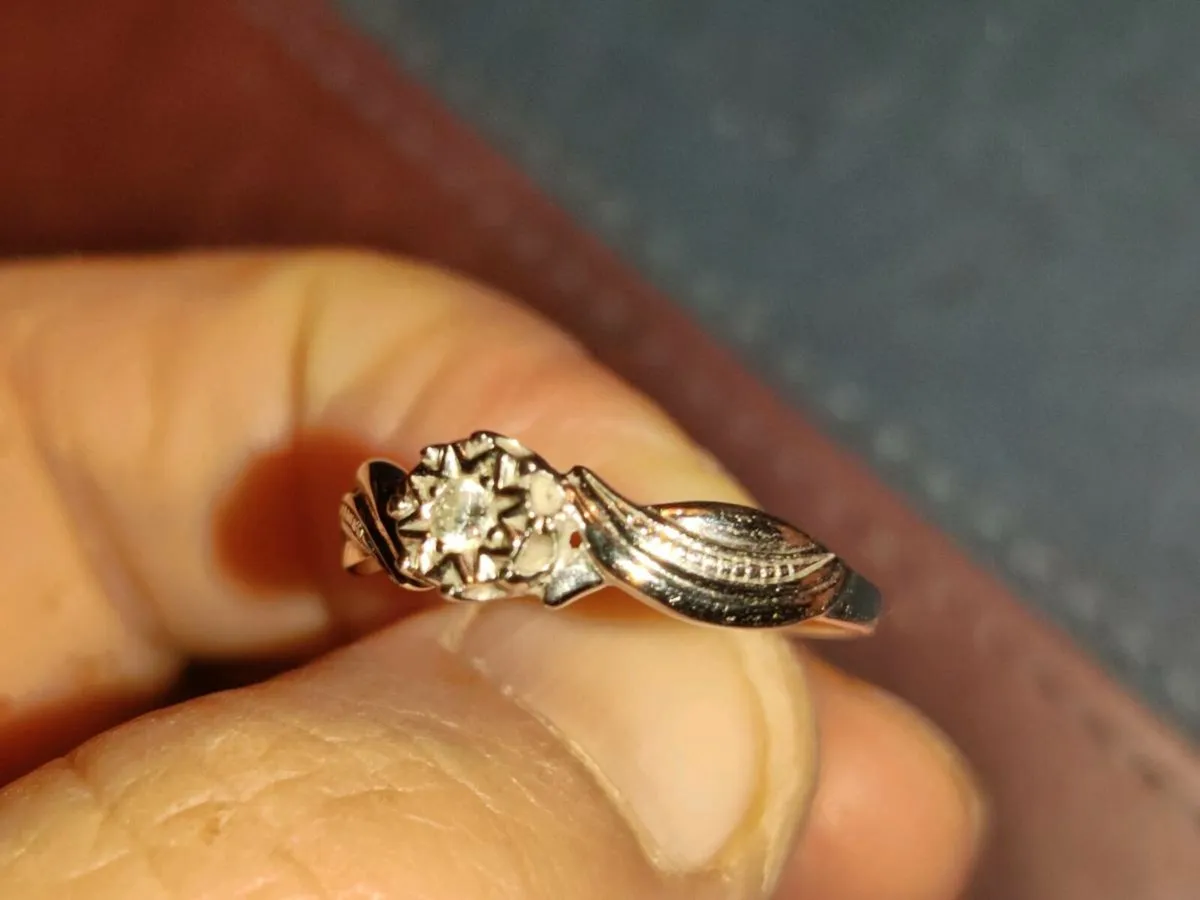 DIAMOND TWIST, 9CT White Gold New Ring & Cert ! - Image 2
