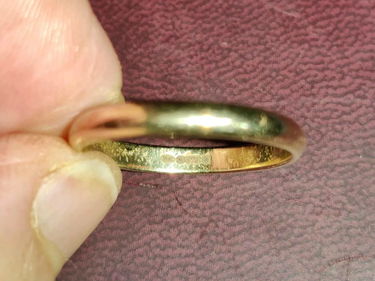 D-SHAPED WEDDING, 9CT Gold New Unisex Ring ! - Image 3