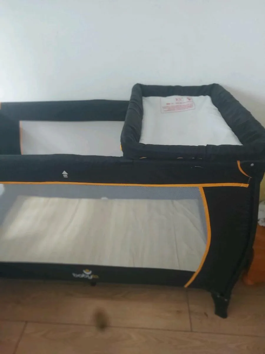 Babylo travel cot playpen with changer - Image 1