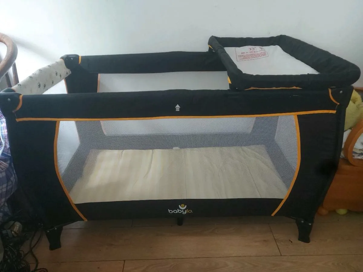 Babylo travel cot playpen with changer - Image 2