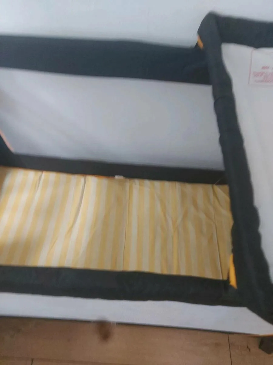 Babylo travel cot playpen with changer - Image 3