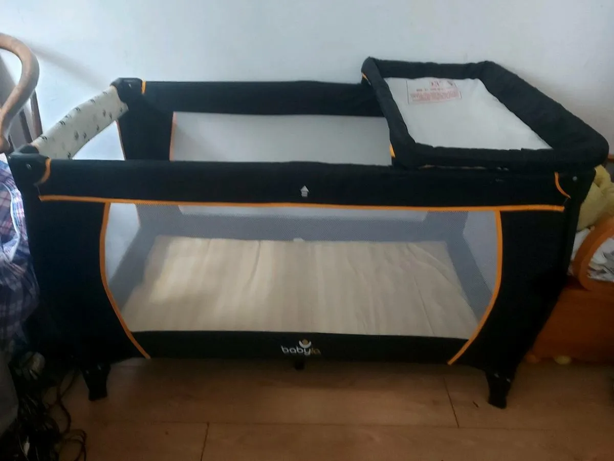 Babylo travel cot playpen with changer - Image 4
