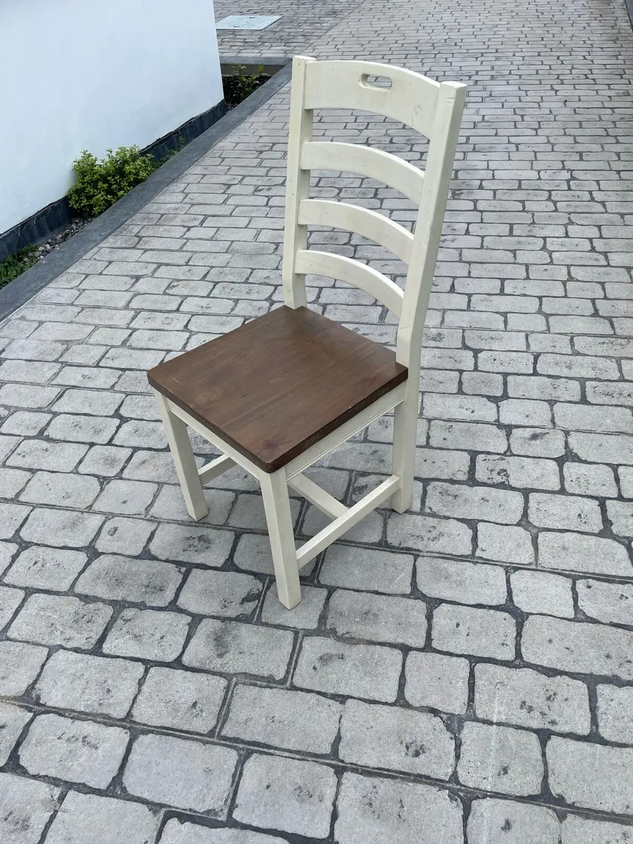 Table and chairs - Image 4