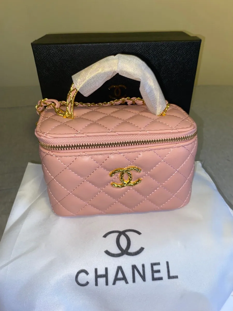 Chanel hand bag - Image 1