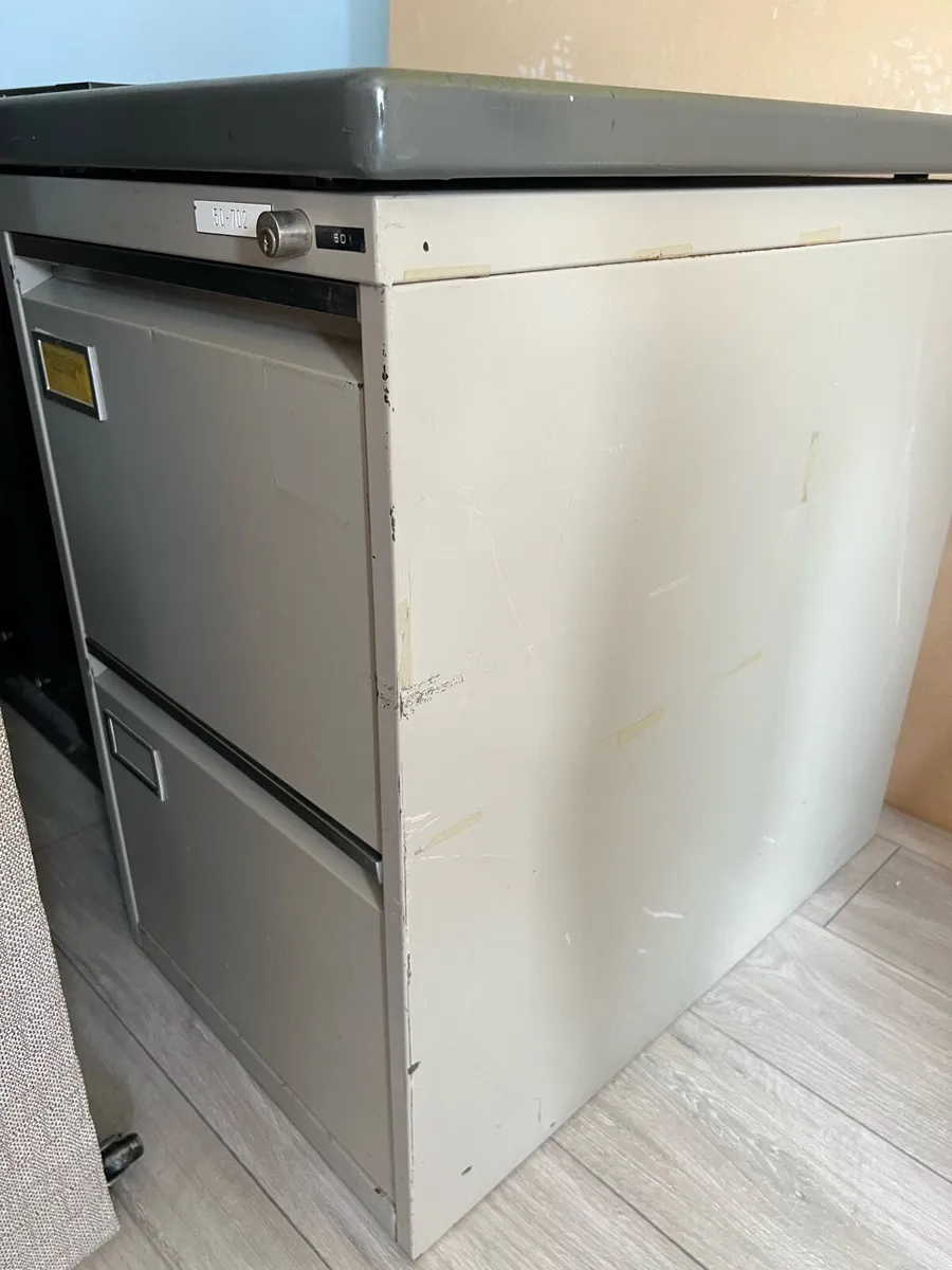 Filing cabinet - Image 1