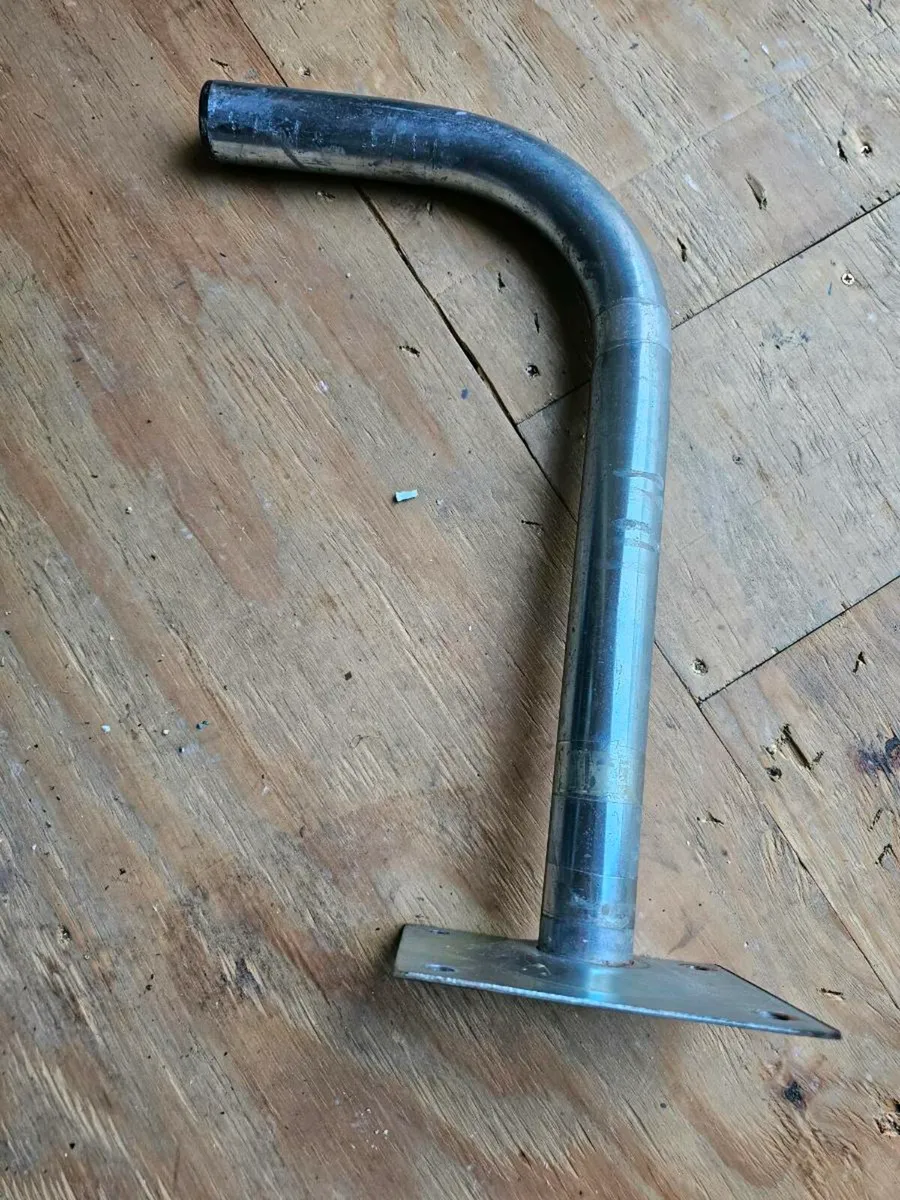 Satellite  bracket with screws - Image 3