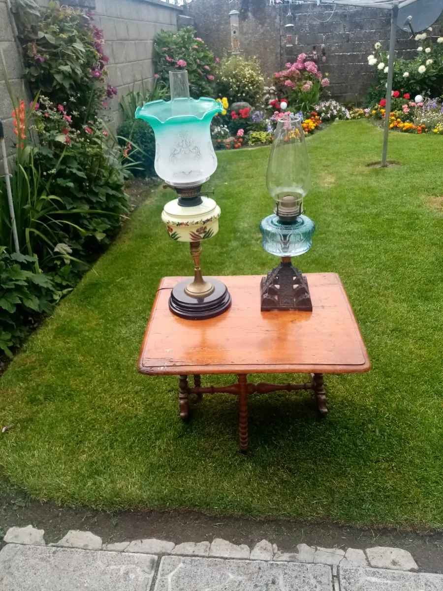 2 victorian Oil lamps - Image 2