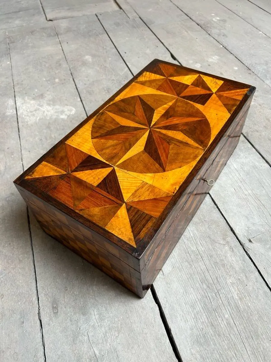 A Victorian Specimen Wood Parquetry Box - Image 2